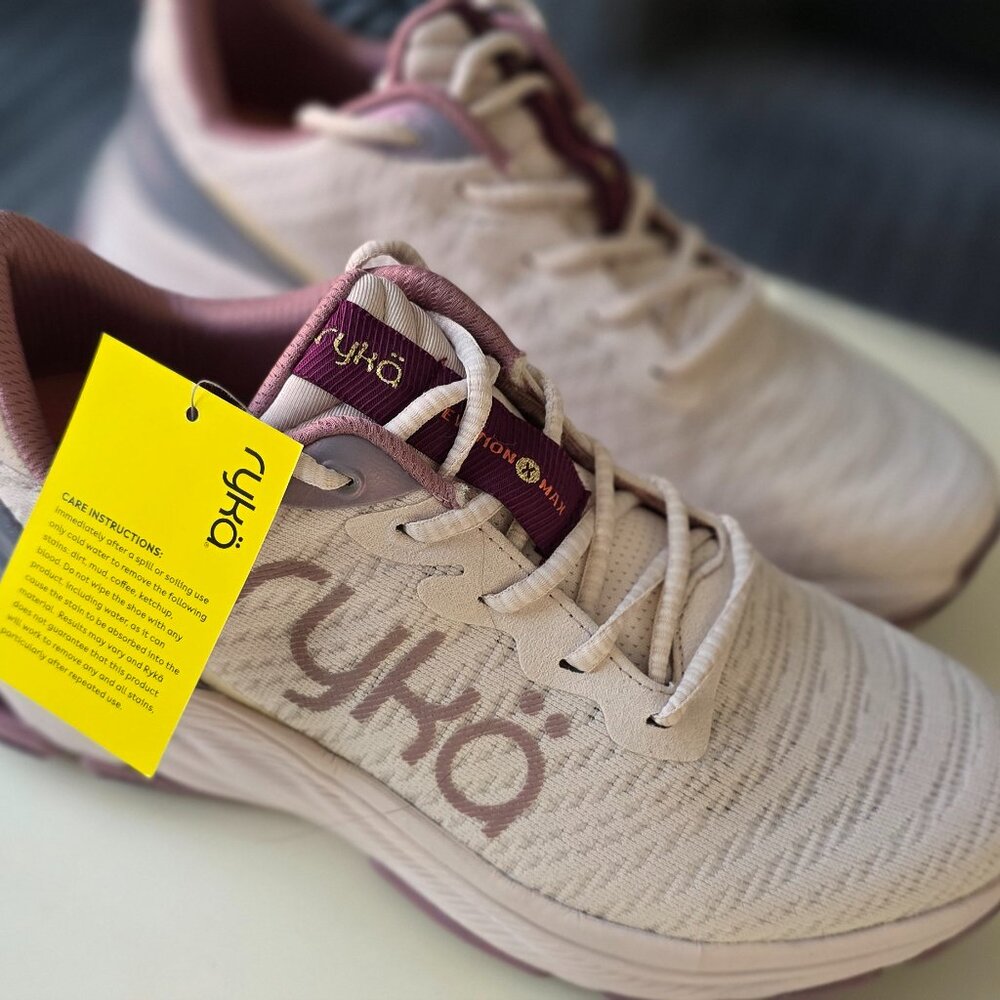 Women's sneakers 8.5wide